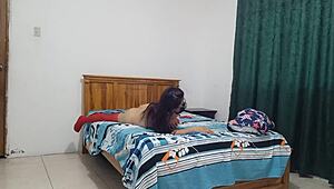 란제리 입은 계모가 나랑 격렬 섹스 준비 중 큰 맛있는 보지