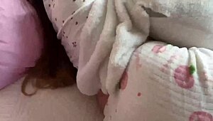 Ekte hjemmelaget sex eksploderer med høye stønner! Så kommer den intense cumshoten overalt!