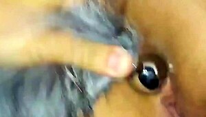 Brunette Latina flash kut in taxi voor motel neuk