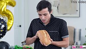 Remaja Kecil Blonde Biar Stepbro Perv Fuck Pepeknya Selepas Parti