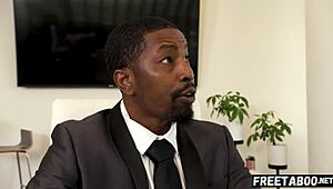 Szexi Titkárnő Gia Derza Meglepetésre Kapják Magánszámban A Főnök Isiah Maxwell Által Irodában