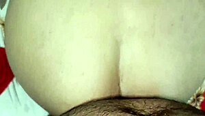 Szép barátnők első szoros punci baszás kutya pózban, intenzív élvezettel nyalással