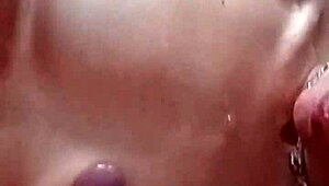 Vizinha mama pau duro e leva gozada nas tetas