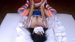 대학생 여자가 세게 박히면서 신음해.