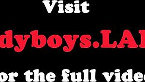 Busty ladyboy i undertøy teaser og onanerer solo. Er hun klar for mer?