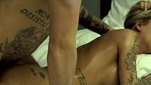 ميلف بلوند ساخنة مطعومة تحصل على مساج زيتي ولع كس مع دامون المطعوم