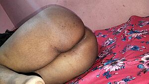 इंडियन स्कूल स्टूडेंट प्रिंसिपल के ऑफिस में