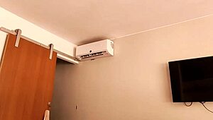 Nevlastní máma sdílí postel s nevlastním synem pro anální šuk a stříkání do mokré kundy Vagninho e Luna Oliveira.