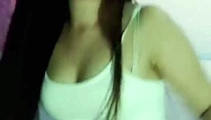 Kones hemmelige affærer med andre mænd når manden er væk, leder til våde creampie sessioner