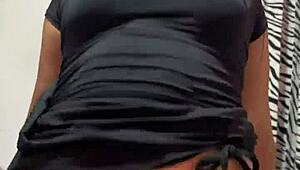 義妹がパーティーからセクシーなドレスで帰ってきて、キッチンでファックする準備