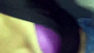 Mi vecina me ruega que la lleve en carro a un sitio público pa' chuparme la verga dura