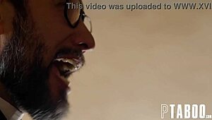 욕망 고백 벨 페넬로페 케이 신부 토미 피스톨한테 섹스 욕망 털어놓음