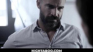 Брюнетка горничная с большими сиськами трахается злым боссом