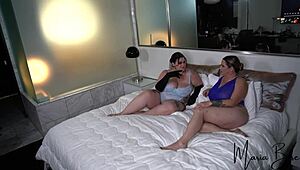 Interraciaal trio met Jasmine Flowers en Damson Jenkins