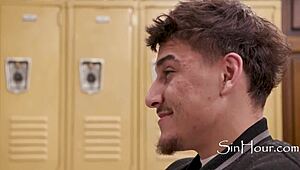 Prof, je peux baiser ton cul maintenant ? Adira Allure prend Victor Ray profond en ass to mouth