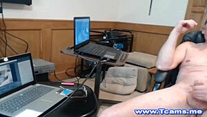 Ho visto hunk scopare culo stretto della sua ragazza shemale duro su webcam