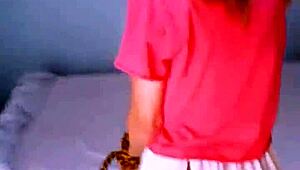 Yatakta bağlıyken zorla seks yapmak zorunda kaldım, sevimli Arjantinli genç 18+ Bonneyuwu