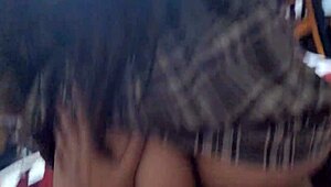 おい、18歳になったばかりでクラスをサボってラテン系クラスメートと制服で中出しセックス… 待って、アナルが滴ってる