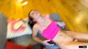 Эй, худые красотки пробуют секс-машины и дрель для кайфа, интенсивно!