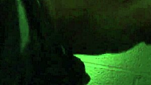 O Que Acontece Quando a Esposa do Vizinho Se Esconde para uma Sessão Selvagem de Creampie e Gozada na Boca