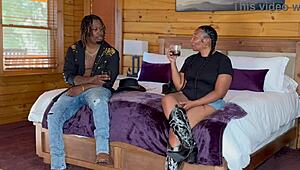 Сексуальная ковбойша заехала к парню на коня посмотреть а оседлала его хуй