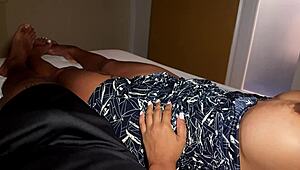 voi jumalauta, mä ja äitipuoli leyne rodriguez päädyttiin jakamaan sänky ja asiat lähti villiksi seksillä, ihan odottamatta mutta kuuma