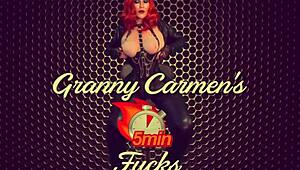 Vovó Carmen celebra natal em julho com brinquedo e diversão com parceiro