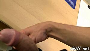 Эй, готов к жаркому гей-минету в POV с этими горячими парнями?