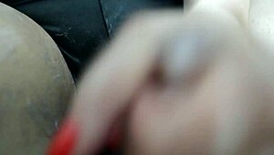 Ого, горячий оiled хендджоб с теретьем пизды приводит к мощному кончу на сексуальную бабу!