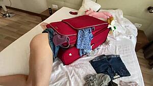 ماذا يحدث عندما تعلق الأخت غبية في حقيبة وتستغلها المربية العرقية المختلطة لأول مرة؟