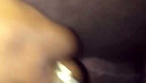 Madrasta e filho compartilham um momento familiar íntimo