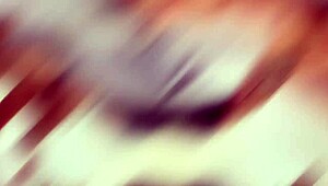 Katso tätä suurta perseä aasialaista ladyboyta, joka saa kovan naidan takaa.