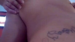 Essa latina novinha 18+ aguenta doggy forte no POV por grana na rua?