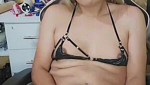 Terasa sangat terangsang onani sebagai transgender dengan sensasi pene yang kaya