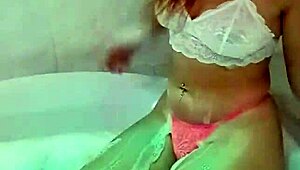 Motelde jakuzide dans edip rahatlıyor pürüzsüz hareketli eğlence