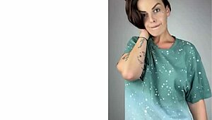 ¿te unirías aún a mis vacaciones si admito que el facesitting es mi fetiche mayor y te muestro mis tetas grandes?