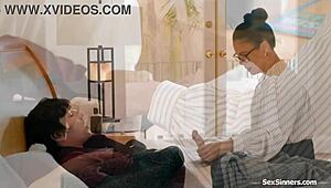 Professora dá punheta rápida pro aluno pra ajudar