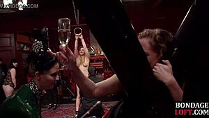 フェムドムスパンキングとボンデージでハードなアナル、クラシィBDSMトリオに玩具で耐えられる？