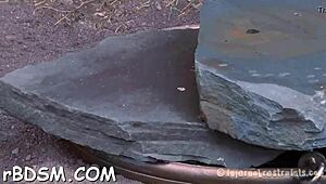 Ei, mergulhamos nesse jogo louco de sadomasoquismo com chupada na buceta apertada e foda bruta de quatro