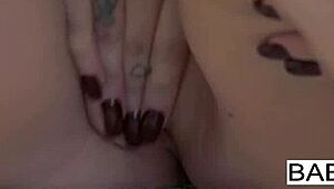 Så där var jag, såg Emma Mae bli upphetsad i sportig POV-scen, tar kuk djupt i tight röv tills ansikts-sperman träffar