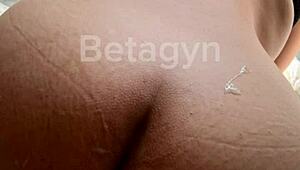 Hé Buurman, Kom Langs en Neuk Me Hard Terwijl Mijn Man Weg Is - Wat Zeg Je Daarvan?