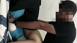 ほら、このバイラルな女子大生が元カレと蒸し暑いバックセッションで大暴れしてるよ