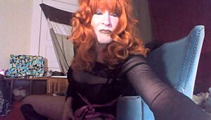 Сексапилната руса транс Миис Хед жадно глътва собствения си 20-см вибриращ дилдо в соло