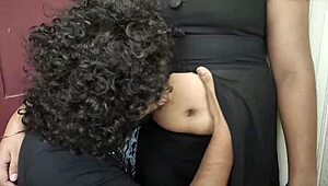 Schattige saree bhabhi wordt stout met devar voor ruwe anal en vuile praat sessie