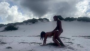 素人巨尻ブラジル美女、巨根バックでアナル＆マンコ交互ハメ！