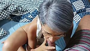 Stiefschwester ihr enger Körper zieht mich wieder an.