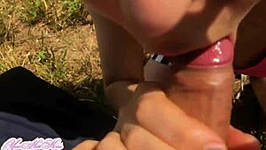 야외에서 남자에게 블로우잡하고 입에 정액 받는 거