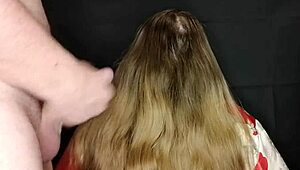 Jag märkte nåt skumt med styvmammas långa hår men hon höll sig lugn