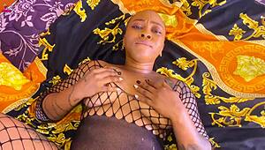 Grote pik Pato neukt Uglygalz hard, laat haar spuiten en schreeuwen op die monster lul met missionaris en doggy