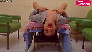 Hansel Thio channel som kåt vixen, serverer seg som geil dukkemat for fans del 1 med banan og fingring